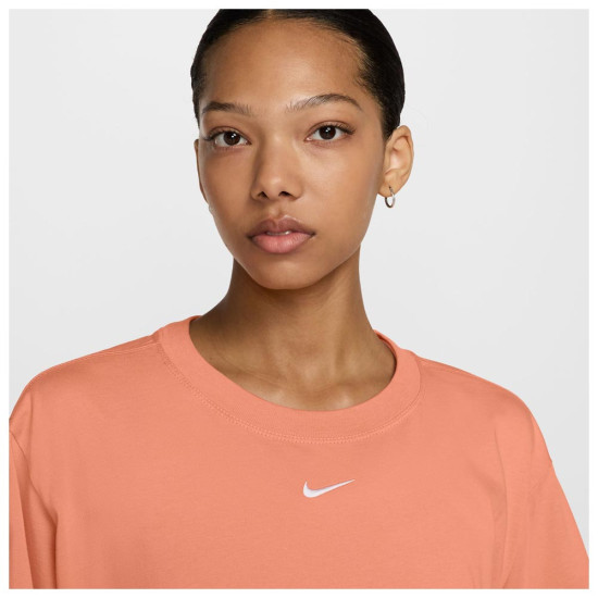Nike Γυναικεία κοντομάνικη μπλούζα Sportswear Essentials Nike Γυναικεία κοντομάνικη μπλούζα Sportswear Essentials